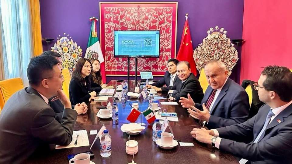 Reunión con una de las empresas líderes de China que fomentan el uso de energías limpia